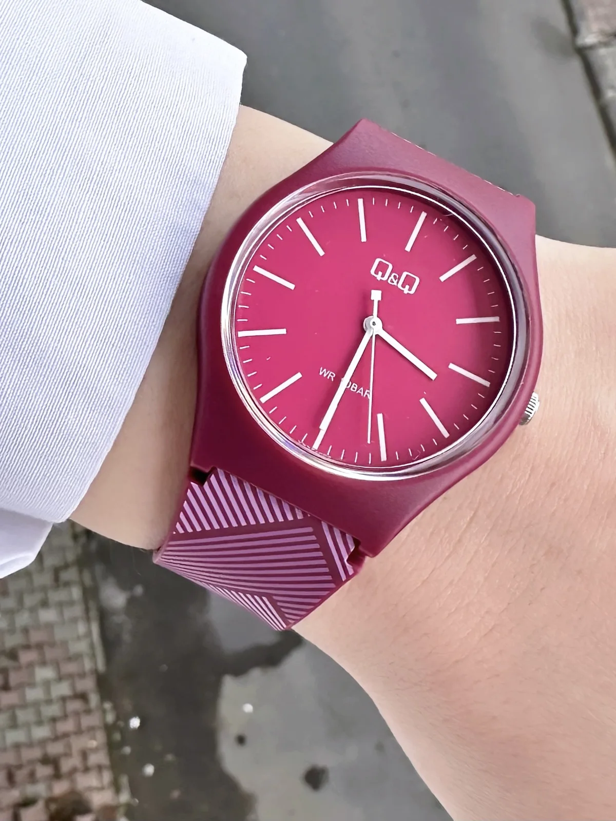 Q&Q QBD14010A Pembe Kadranlı Silikon Kordonlu Kadın Kol Saati