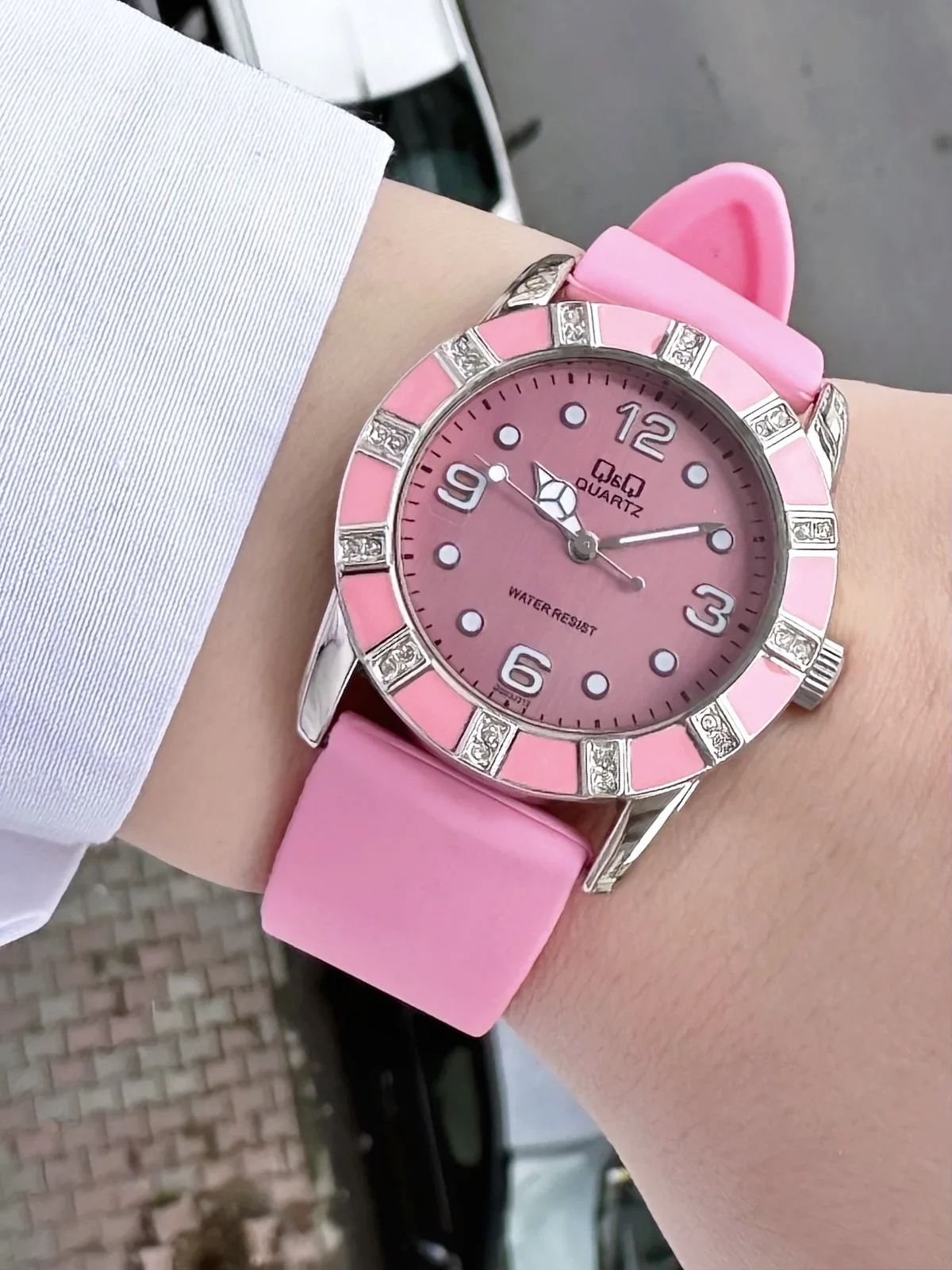 Q&Q QBD14025C Pembe Kadranlı Silikon Kordonlu Kadın Kol Saati