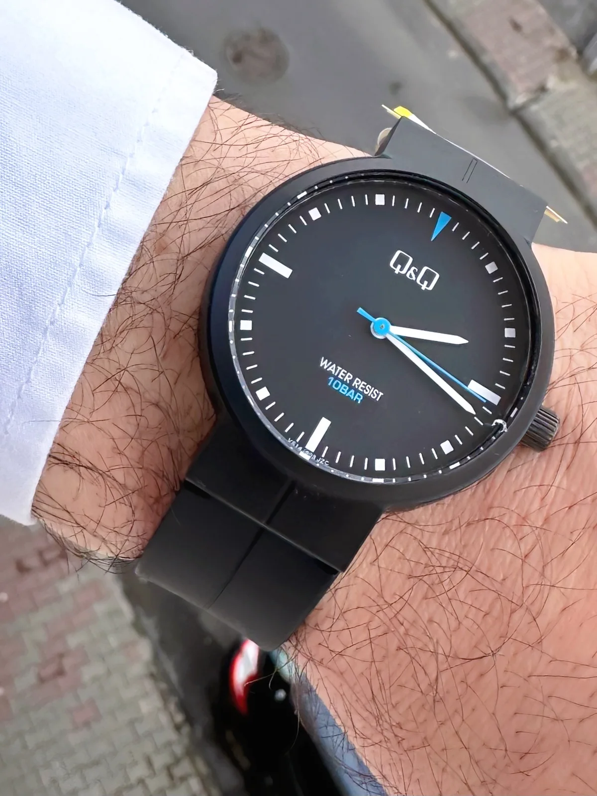 Q&Q QED24010C Siyah Kadranlı Silikon Kordonlu Erkek Kol Saati