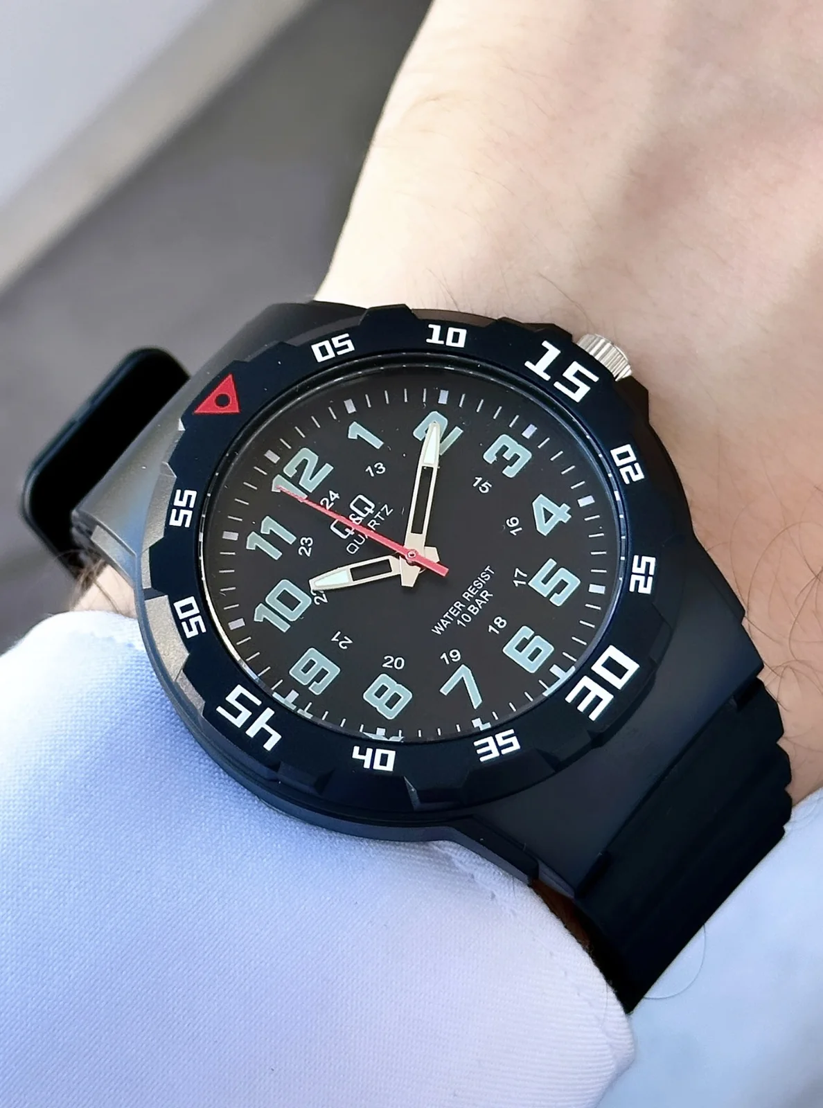 Q&Q QED24012A Siyah Kadranlı Silikon Kordonlu Erkek Kol Saati